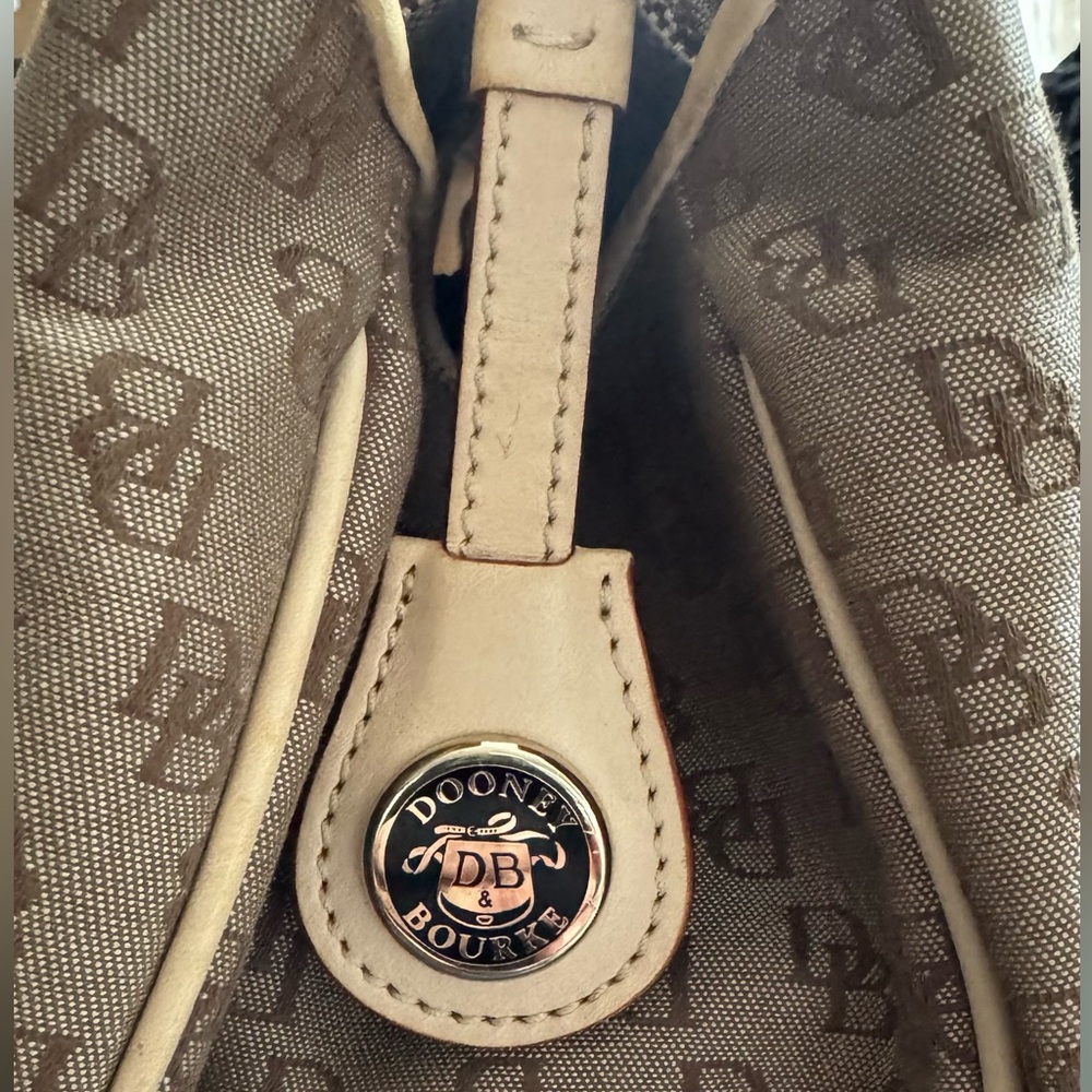 EUC Dooney & Bourke Signature Satchel Tote  Tan Canvas w/ Leather Trim - Picture 7 of 12
